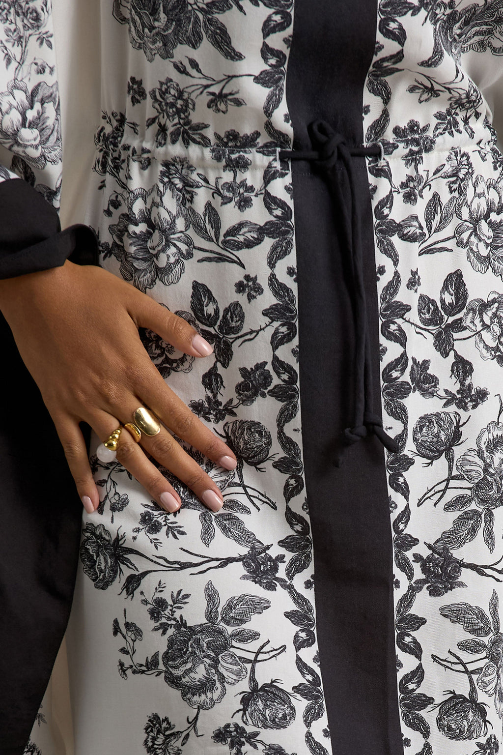 Rikki | Black & White Long-Sleeve Maxi Dress With Tie Waist